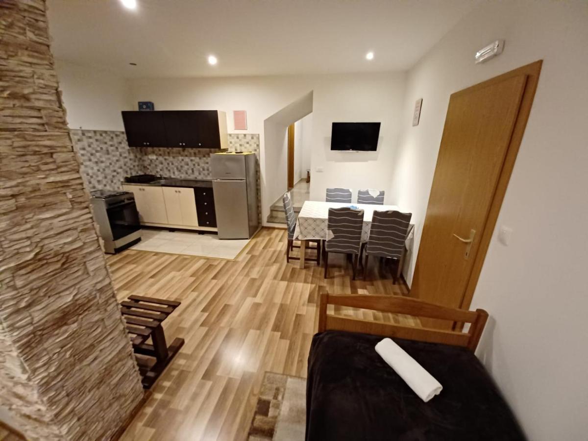 Trilj Apartman Jurika Экстерьер фото